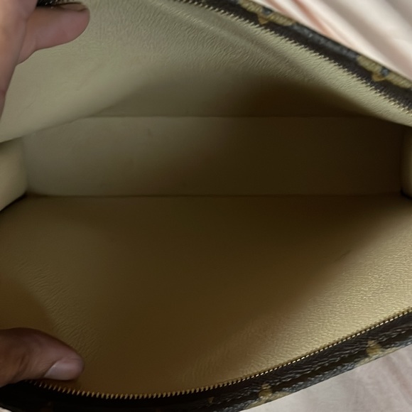 Louis Vuitton Toiletry Pouch 26 - Picture 12 of 12